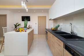 Aphrodite Studios & Apartments