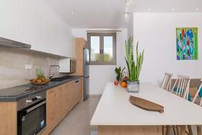 Aphrodite Studios & Apartments