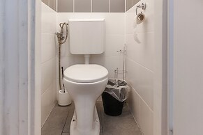 Affordable 1BR Flat for 5 Near Belvedere