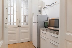 Affordable 1BR Flat for 5 Near Belvedere