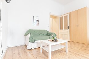 Simple 1BR Apartment Long Stay Belvedere