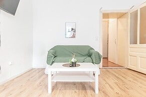 Simple 1BR Apartment Long Stay Belvedere