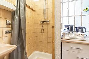 Simple 1BR Apartment Long Stay Belvedere
