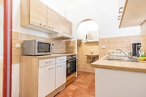Simple 1BR Apartment Long Stay Belvedere