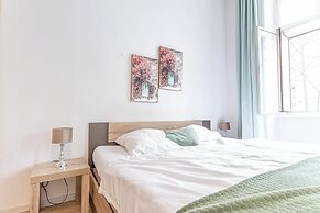 Simple 1BR Apartment Long Stay Belvedere