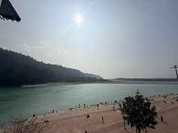 Sharnam On The Ganges