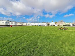 The Beachside Hideout - St Michaels Caravan Park