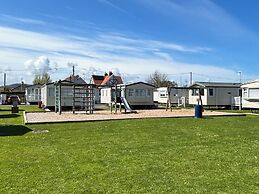 The Beachside Hideout - St Michaels Caravan Park