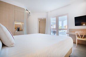 Hotel with swimming pool in Bari Sardo