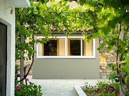 Filippos Traditional Villa - Pool Garden Gem
