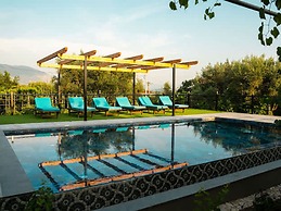 Filippos Traditional Villa - Pool Garden Gem