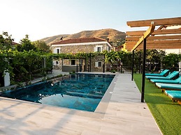 Filippos Traditional Villa - Garden Pool Gem