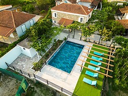 Filippos Traditional Villa - Garden Pool Gem