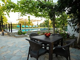 Filippos Traditional Villa - Garden Pool Gem
