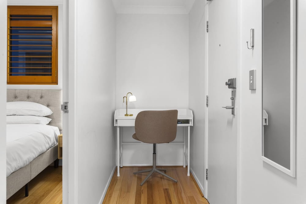 Bright 1-bed Apartment in Central Redfern