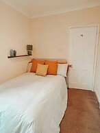 Bright 2-bed Flat in Huntingdon Town Centre