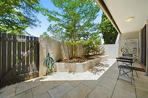 Spacious Bright Apartment With Courtyard and BBQ