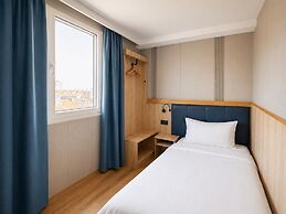 Mooncity Hotel & Boardinghouse