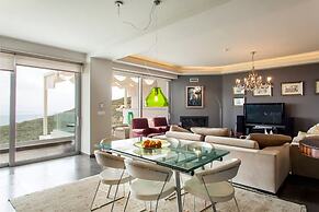 Seaview Villa With Communal Pool