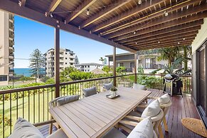 Bright Beachside Family House With Ocean Views