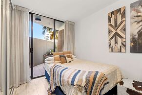 Beachside Studio With Pool and Gym Access