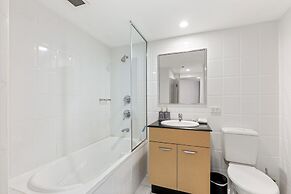 Beachside Studio With Pool and Gym Access