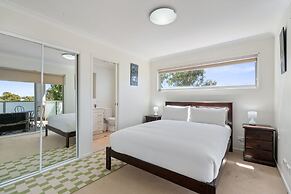 Relaxed 2br, 2bth Apartment With Balcony & Parking