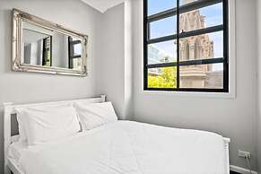 Central 3-bed Apartment in Vibrant Melbourne