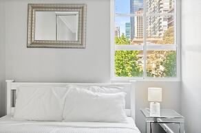 Central 3-bed Apartment in Vibrant Melbourne