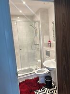 Luxury Apartment - Lakeside