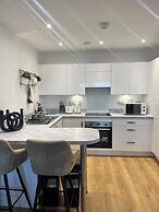 Luxury Apartment - Lakeside