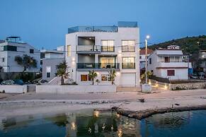 Beachfront luxury villa Vinisce