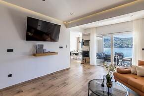 Beachfront luxury villa Vinisce