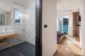 Beachfront luxury villa Vinisce
