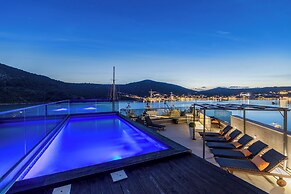 Beachfront luxury villa Vinisce