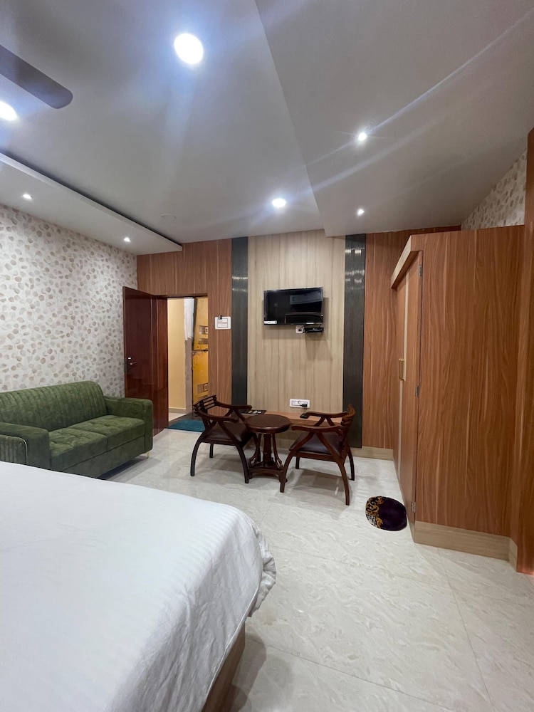 Alexa Hotel & Restaurent