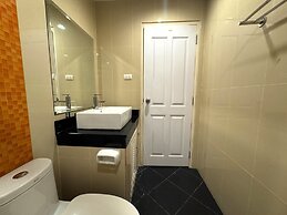 Comfortable Pool-view Studio With Balcony - Pratumnak, Pattaya