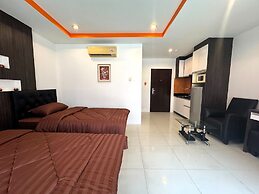 Comfortable Pool-view Studio With Balcony - Pratumnak, Pattaya