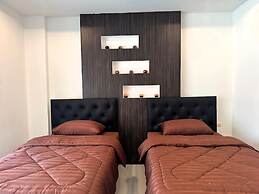 Comfortable Pool-view Studio With Balcony - Pratumnak, Pattaya