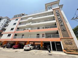Comfortable Pool-view Studio With Balcony - Pratumnak, Pattaya
