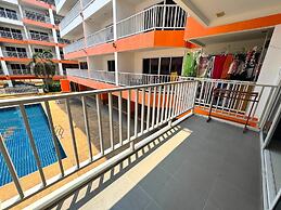 Comfortable Pool-view Studio With Balcony - Pratumnak, Pattaya