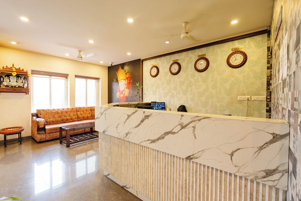 Hotel Rajdhani Inn & Suites