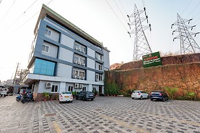Hotel Rajdhani Inn & Suites