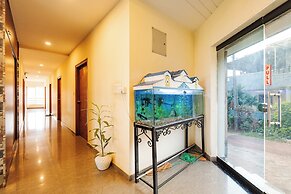 Hotel Rajdhani Inn & Suites
