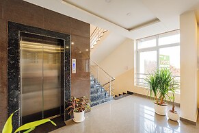 Hotel Rajdhani Inn & Suites