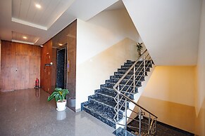Hotel Rajdhani Inn & Suites