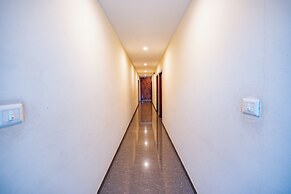 Hotel Rajdhani Inn & Suites