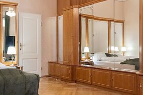 Modern 4BR Apartment Ideal For Long Stay