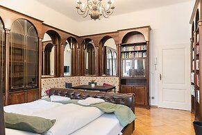 Modern 4BR Apartment Ideal For Long Stay