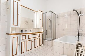 Bright Central Rooms Ideal For Long Stay